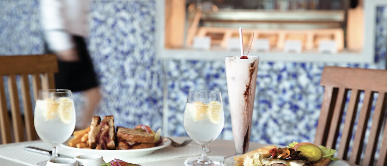 Avslappnad stil på Waves Grill