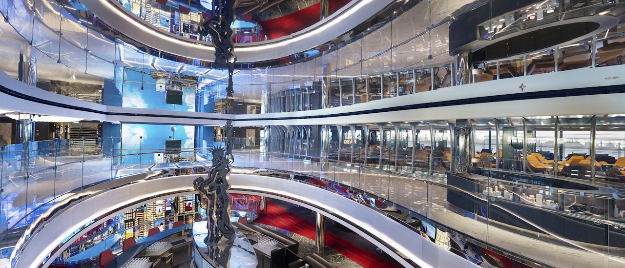 Designdetaljerna, de allmänna utrymmena och lokalnamnen är inspirerade av New Yorks storstadsområde