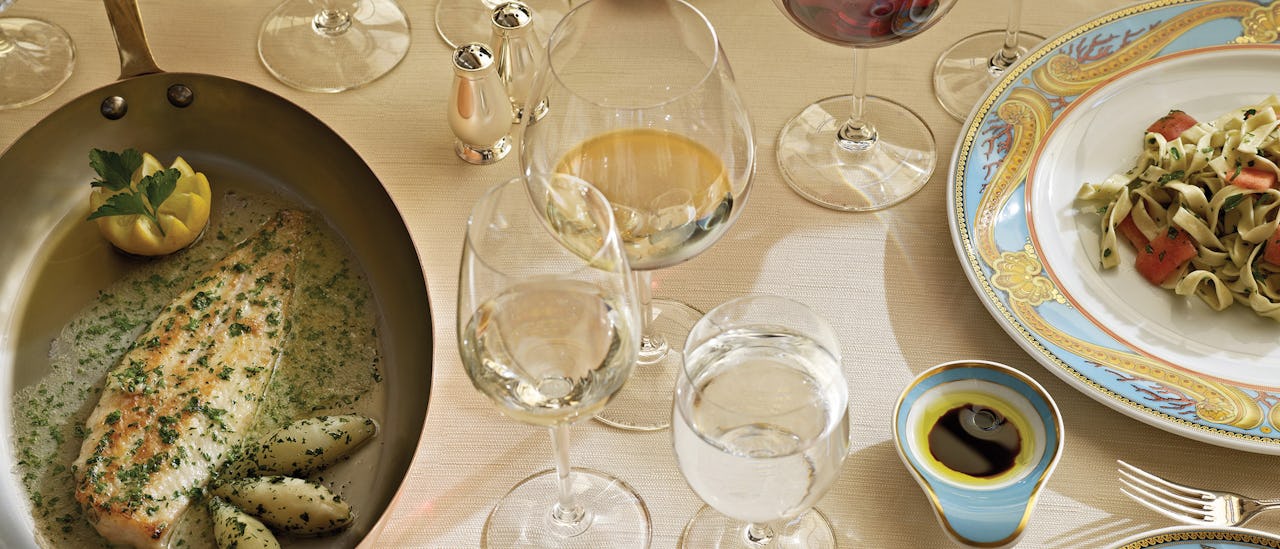 Restaurang Toscana firar passionen till Italiensk matlagning, serverad på specialdesignad Versace-porslin.