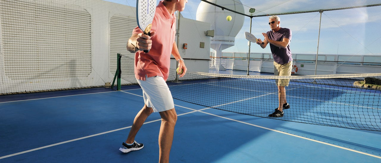 Samla ihop dina vänner för en padelmatch