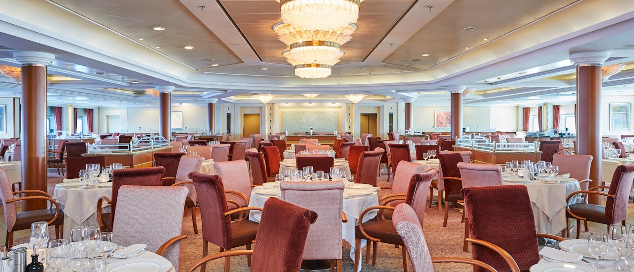 Njut av kontinentala och regionala specialiteter på The Restaurant