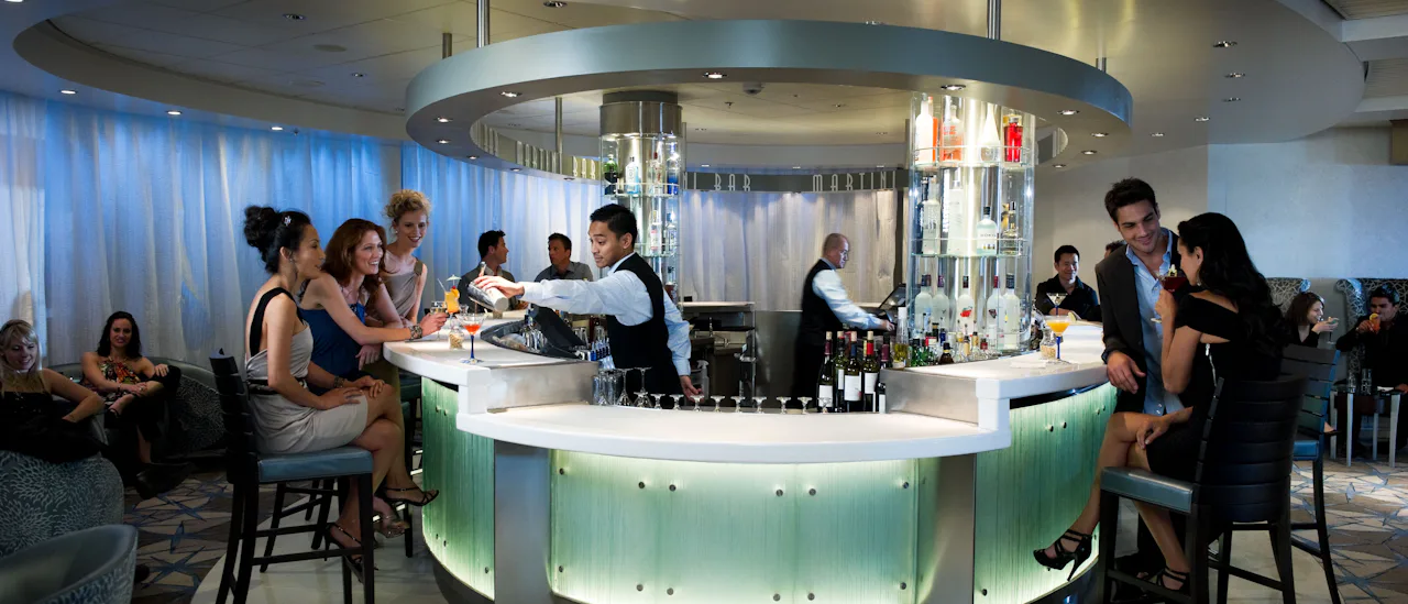I Martini baren skakar bartendern fram alla tänkbara varianter av världens mest klassiska drink