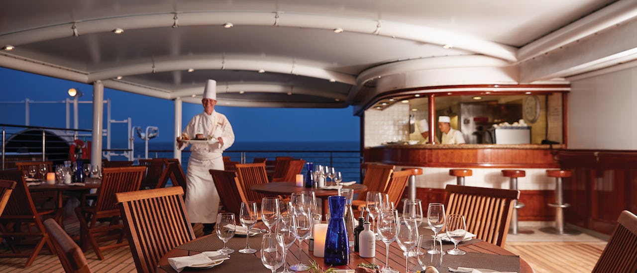 På The Grill får du uppleva het matlagning på lavasten