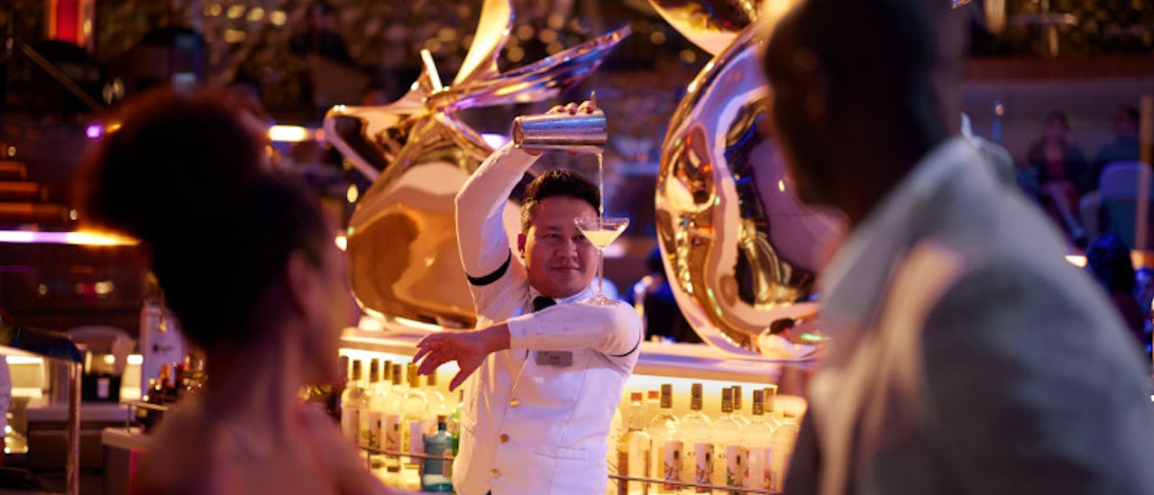 Njut av en cocktail i Martini bar!