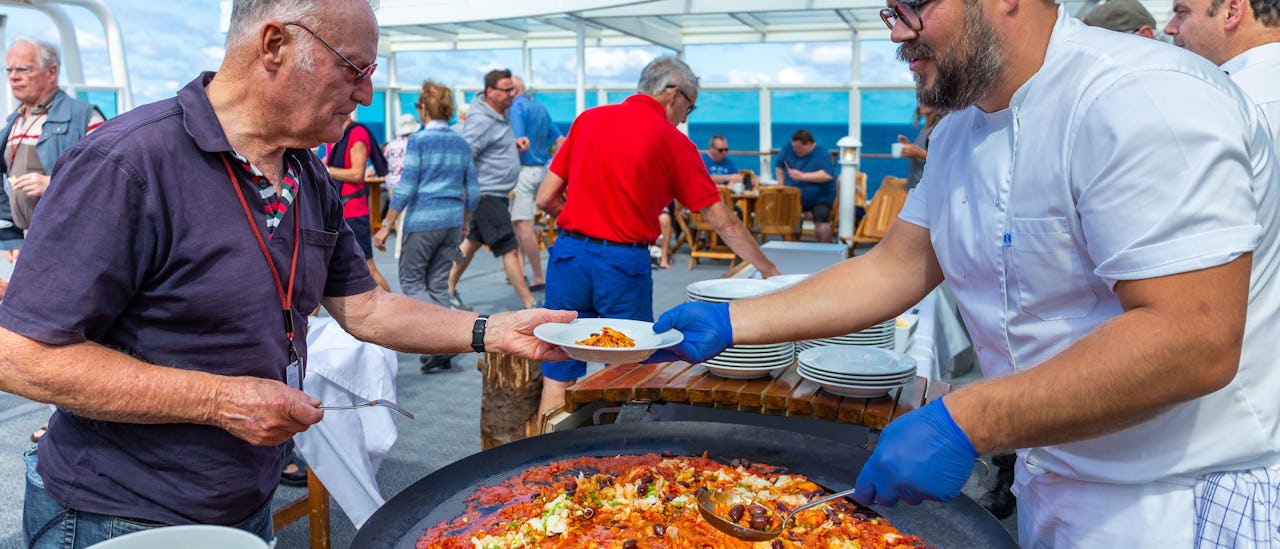 MS Midnatsol är en TV-stjärna känd från den prisbelönta norska dokumentären ”Hurtigruten 365”