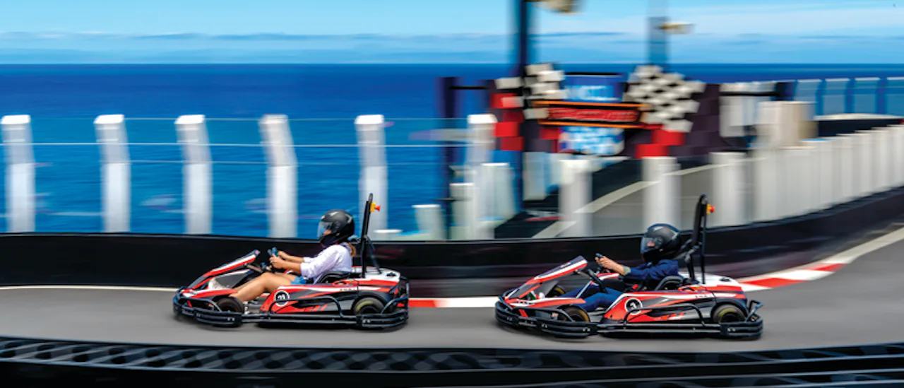 Kör Go-cart mellan spännande destinationer!