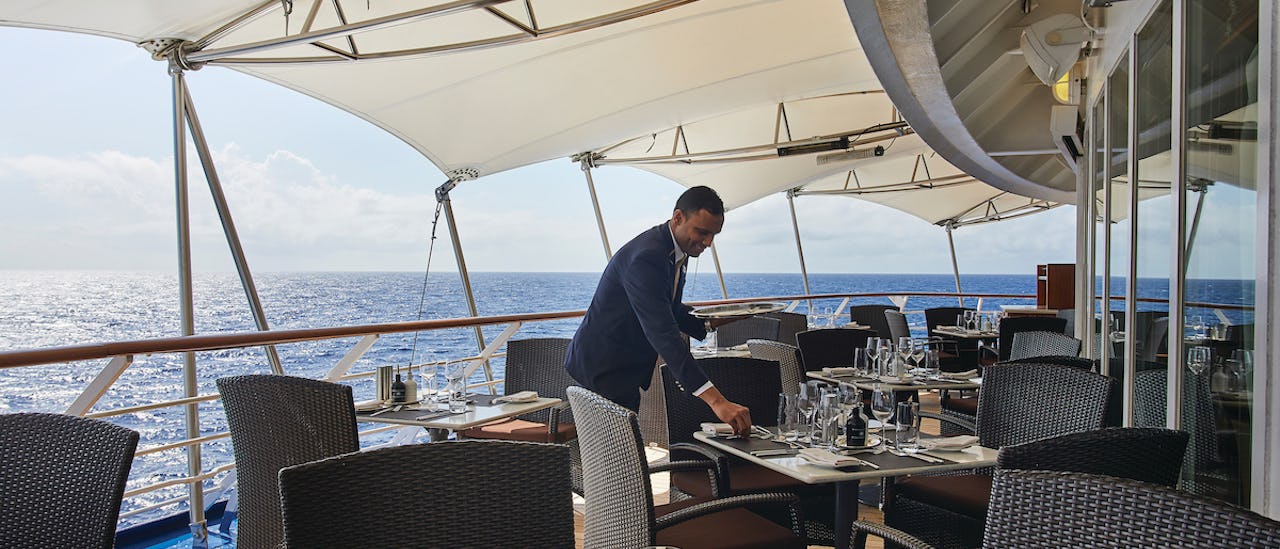 Utomhusservering mot kölvattnet