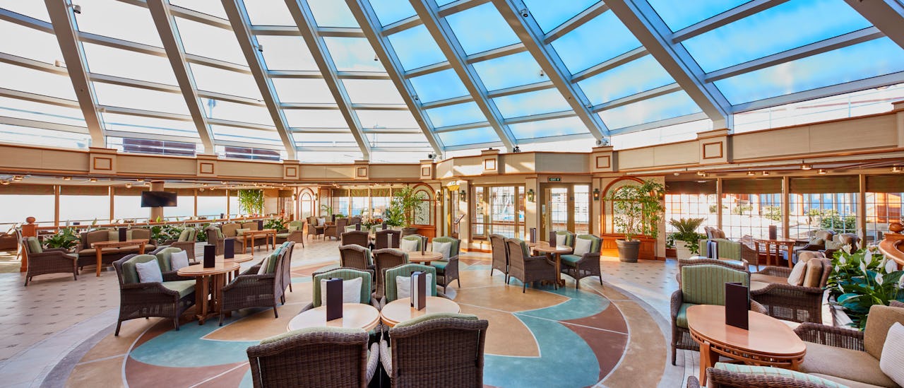 Ät en matbit i vinterträdgården