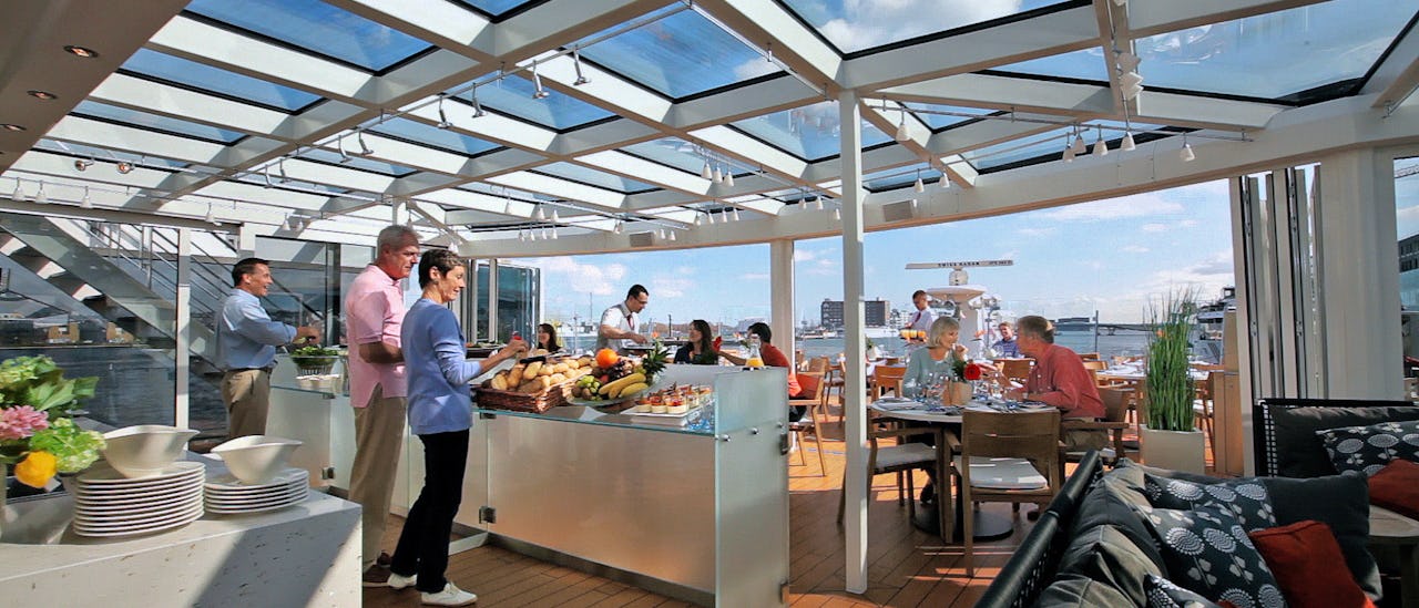 Aquavit Terrace är en avslappnad uteplats där din destination är din restaurang