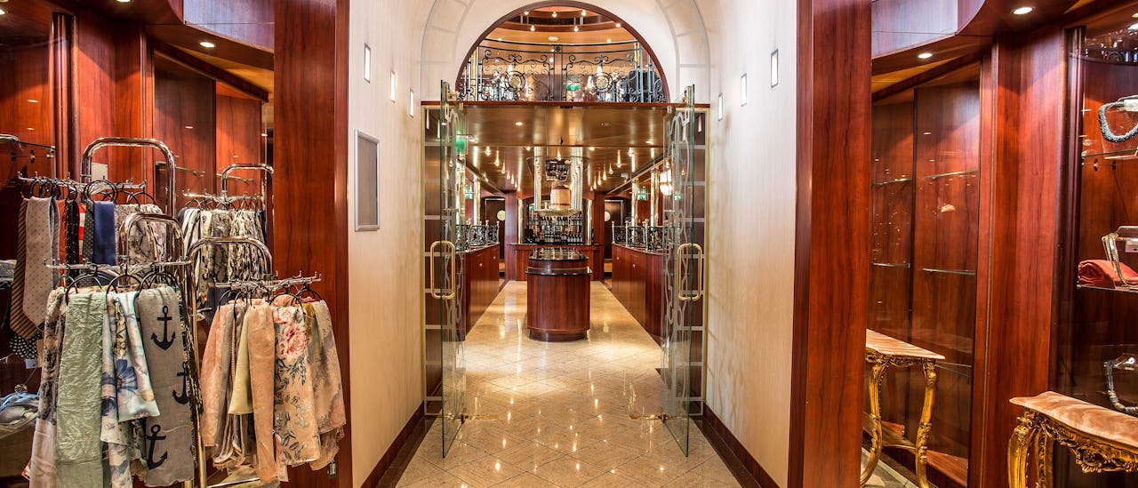 Du välkomnas ombord genom en välkomnande lobby