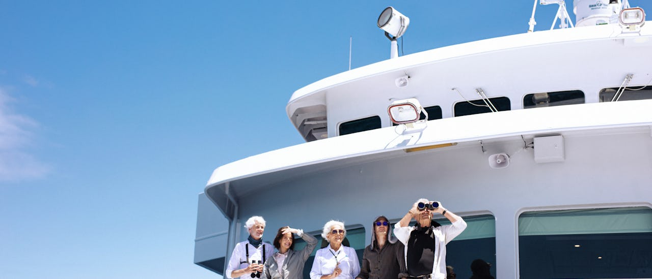 Njut av din Galápagos-expedition i solen på Sky-däck, här finns även soldäcket och gym.