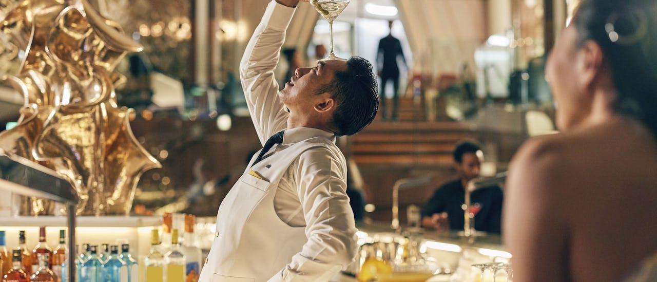 Lyxa till det med en cocktail i Martini Bar!