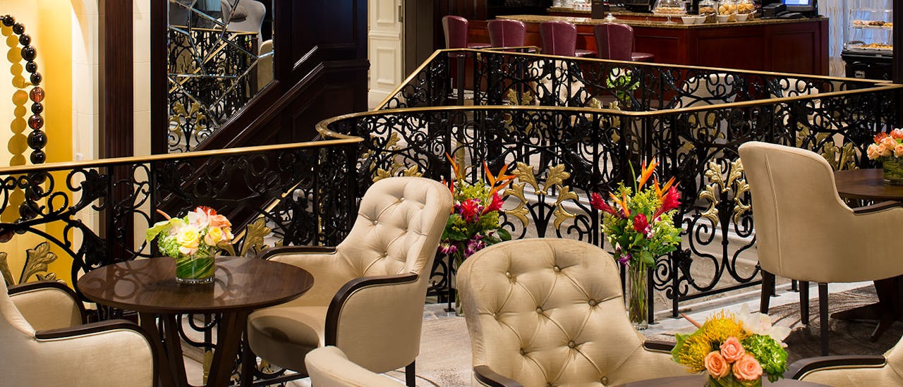 Mosaic Cafe - på dagen konditori och bar och på kvällen nattklubb med livemusik