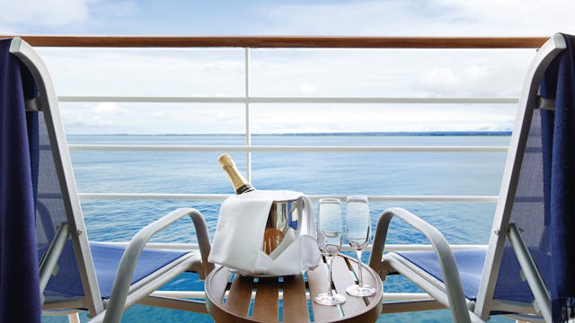 Champagne på balkongen på Oceania Cruises.