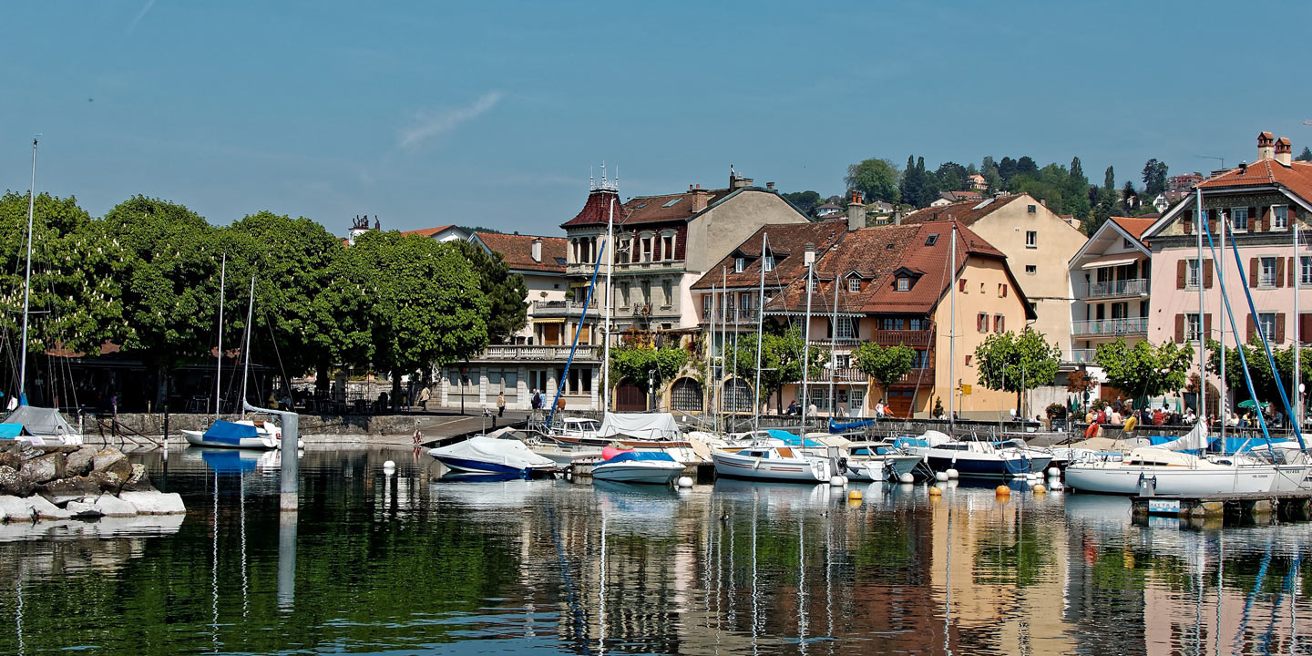 Småbåtshamnen i Lausanne, Schweiz.