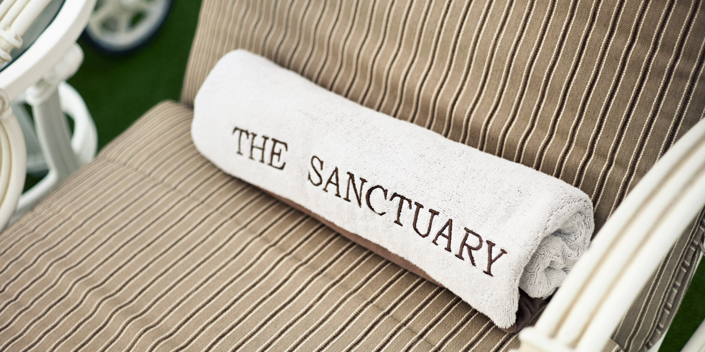 Handduk med texten The Sanctuary, ombord på Princess Cruises fartyg.