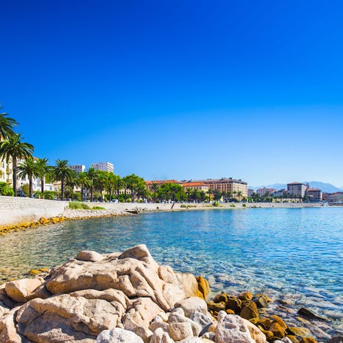 Huvudstaden på Korsika i Frankrike - Ajaccio.