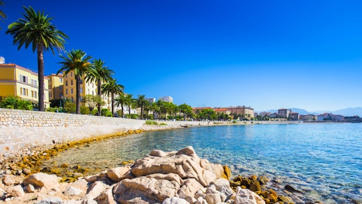 Huvudstaden på Korsika i Frankrike - Ajaccio.