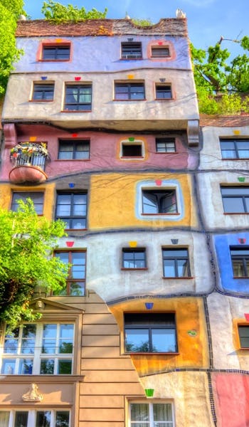 Färgglad arkitektur i centrala Wien i Österrike.