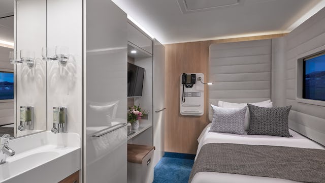 Studio Stateroom för en person ombord på Norwegian Bliss.