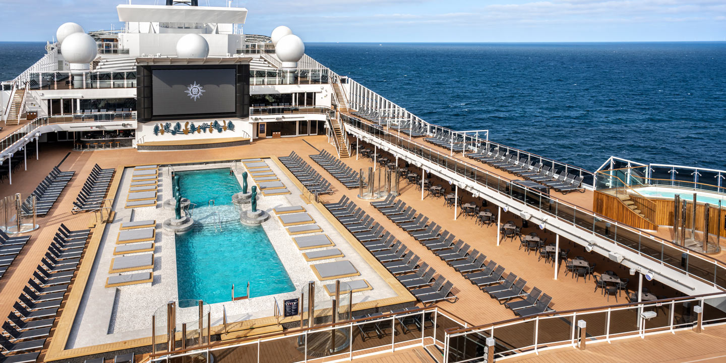 Pooldäck ombord på MSC Cruises fartyg Euribia.