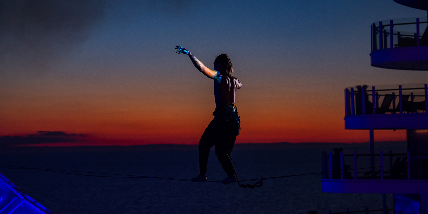 Nervkittlande uppvisning ombord på Royal Caribbeans fartyg.