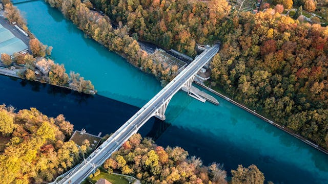 Där floderna Rhône och Arve möter varandra i Genève, Schweiz.