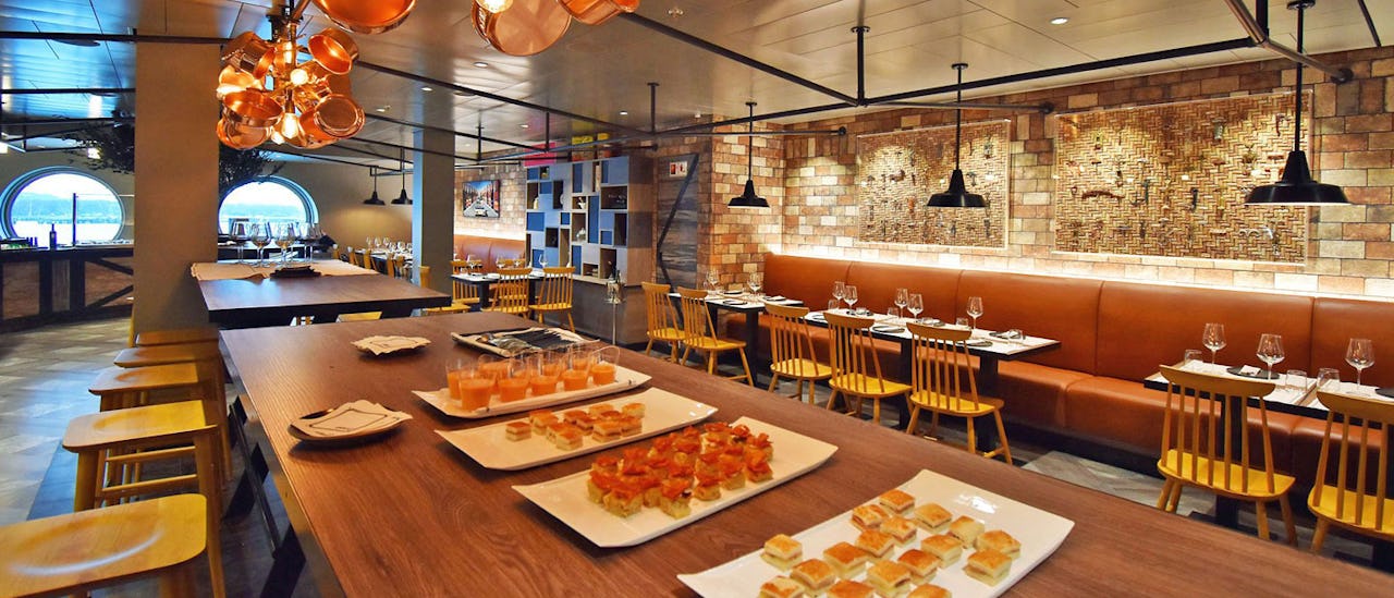 Restaurang ¡HOLA! Tapas Bar ombord på MSC Cruises fartyg.