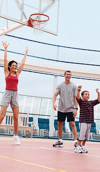 Basketspel ombord på Royal Caribbeans fartyg.