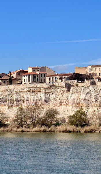 Staden Zamora, längs floden Douro, i Spanien.