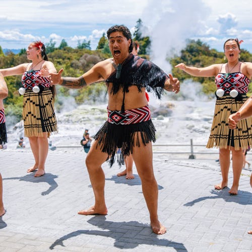 Haka, traditionell maorisk dans.