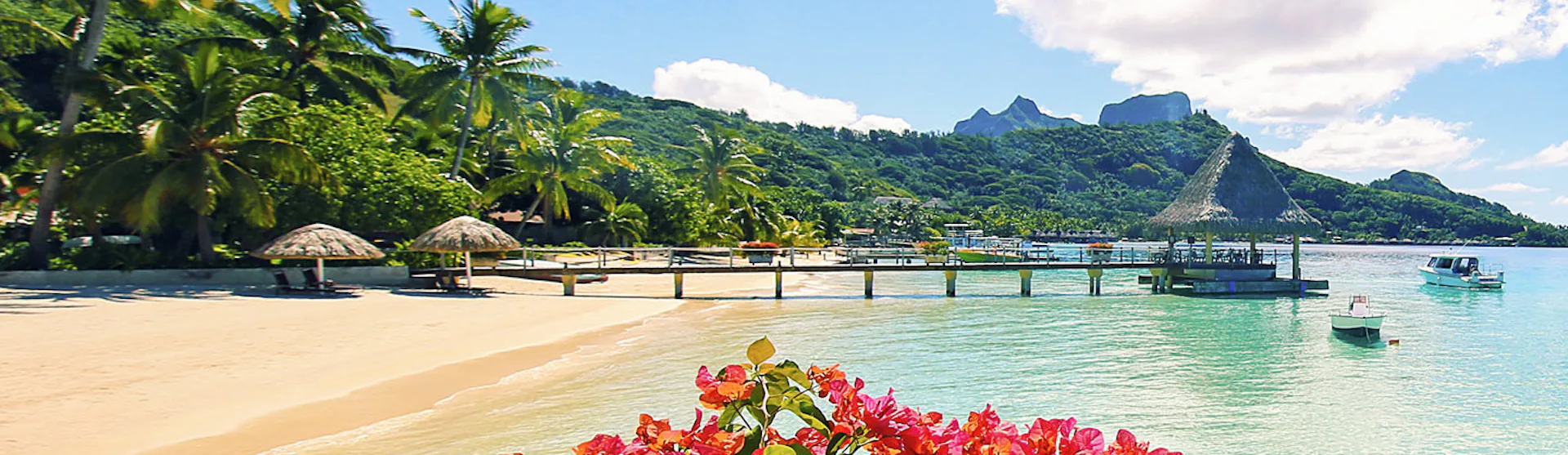 Vacker strand på Bora Bora i Franska Polynesien.