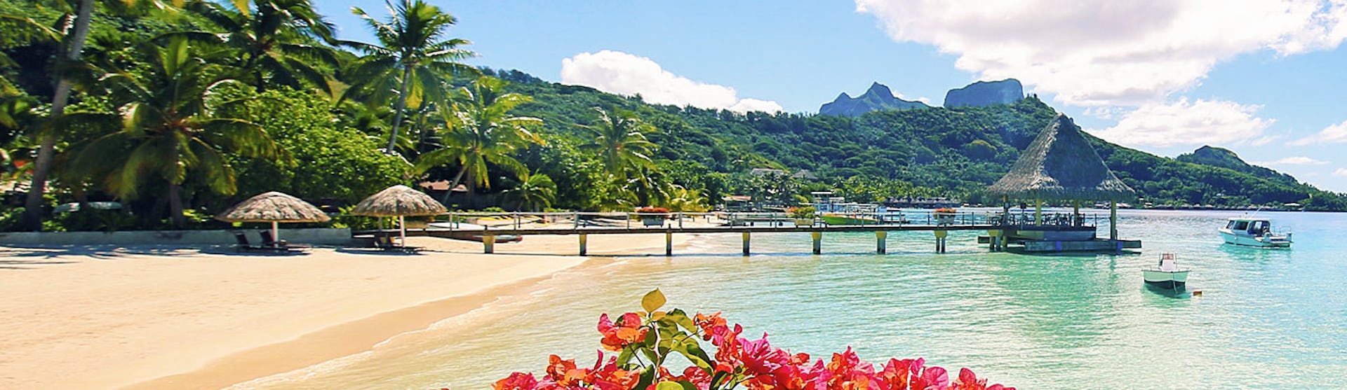 Vacker strand på Bora Bora i Franska Polynesien.