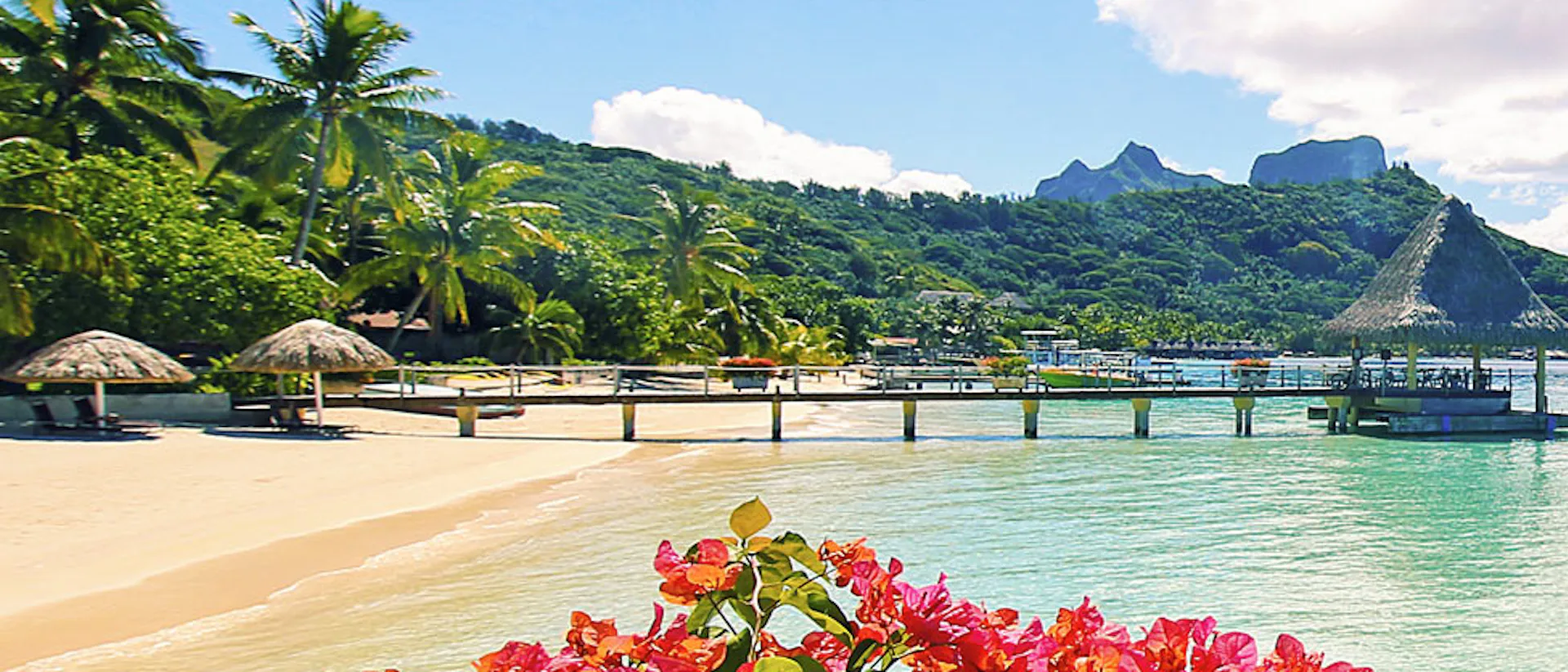 Vacker strand på Bora Bora i Franska Polynesien.