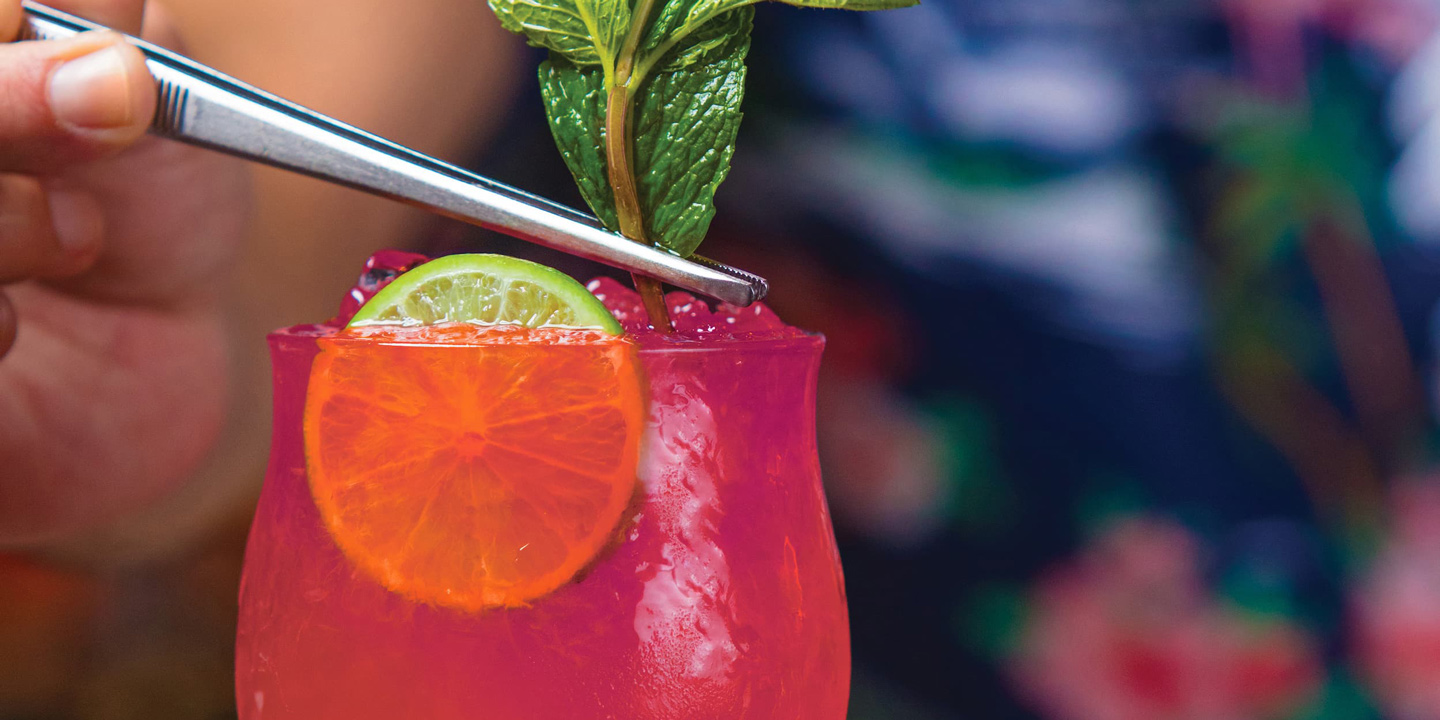 Smarrig drink från baren Pesky Parrot ombord på Royal Caribbeans fartyg.