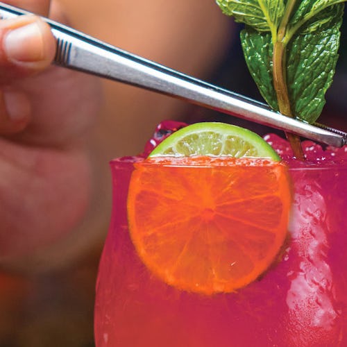 Smarrig drink från baren Pesky Parrot ombord på Royal Caribbeans fartyg.