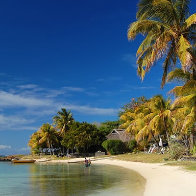 Vacker strand på Mauritius.