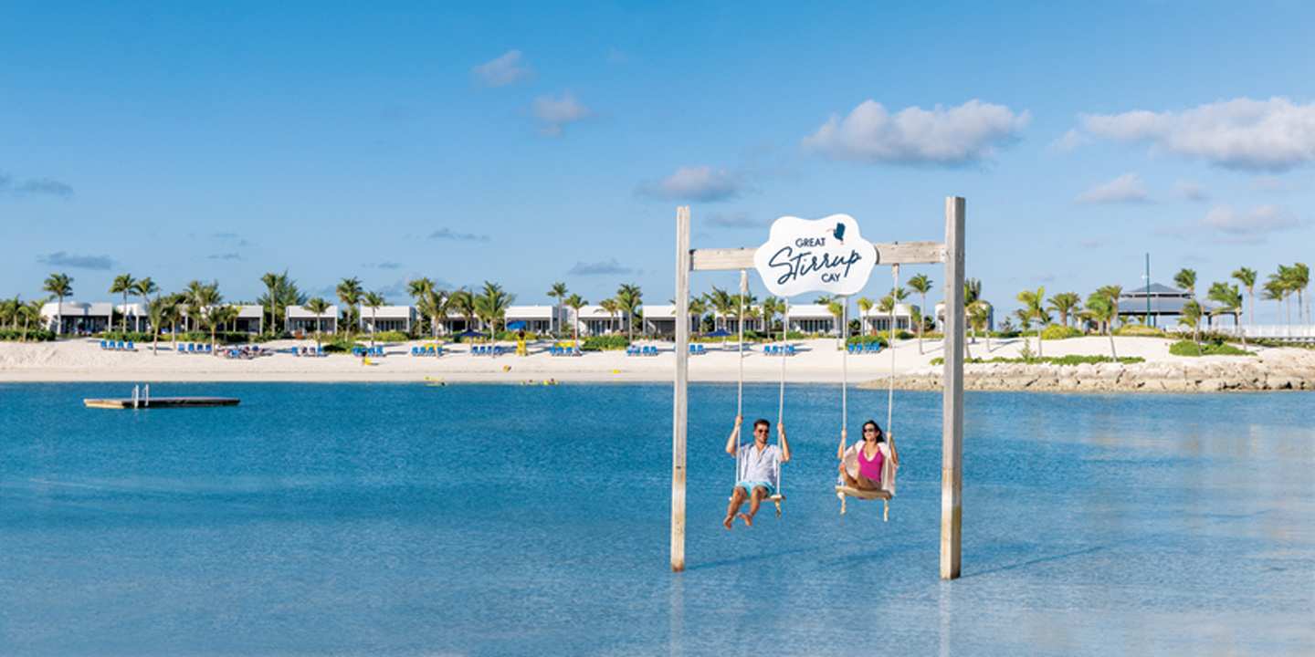 Gunga i havet vid exklusiva Silver Cove på Great Stirrup Cay, Bahamas.