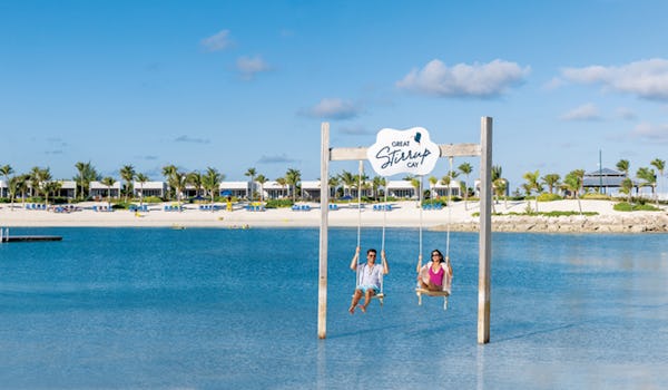 Gunga i havet vid exklusiva Silver Cove på Great Stirrup Cay, Bahamas.