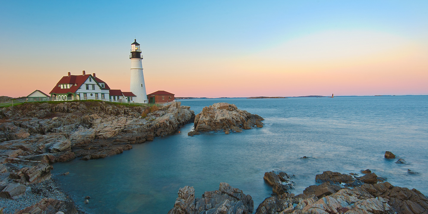 Fyr vid kusten i New England.