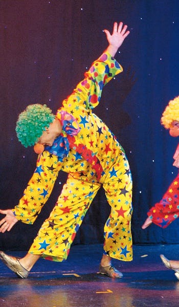 Show med clowner ombord på MSC Cruises fartyg.