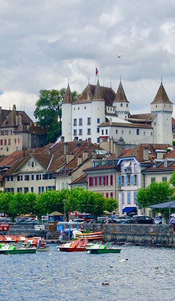 Nyon, Schweiz, sett från vattnet.