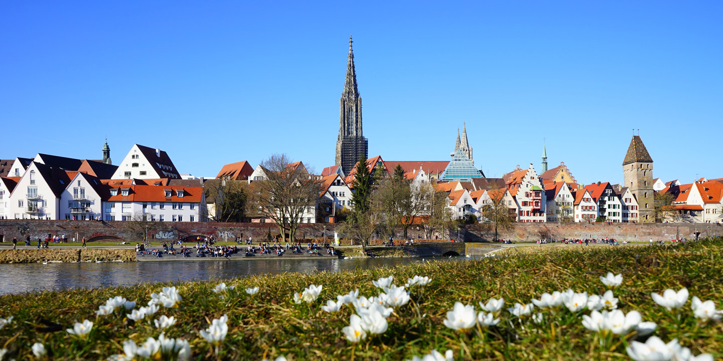 Vy över kyrkan Ulmer Münster i Ulm, Tyskland.