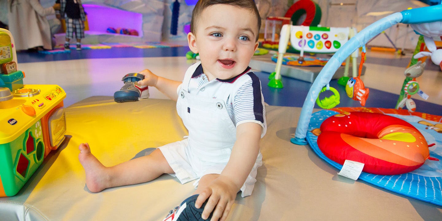 Litet barn på Baby Club ombord på MSC Cruises fartyg.