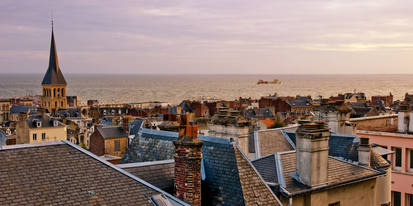 Vy över takåsarna i franska Le Havre.