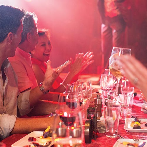 Middagssällskap ombord på en kryssning.