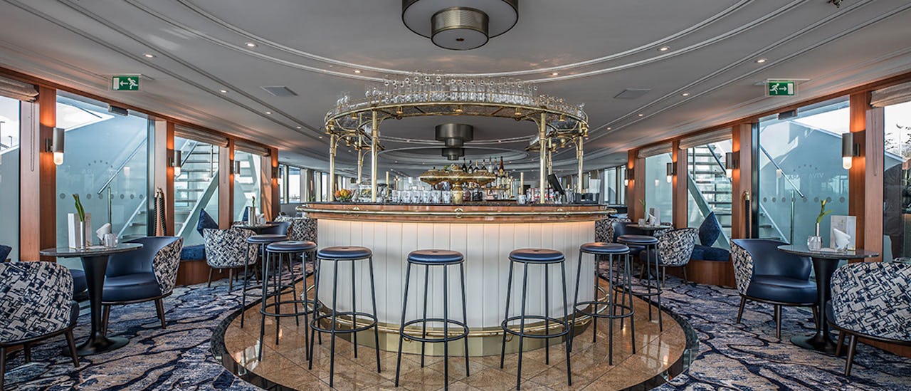Bar och lounge ombord på VIVA Cruises fartyg VIVA Tiara.