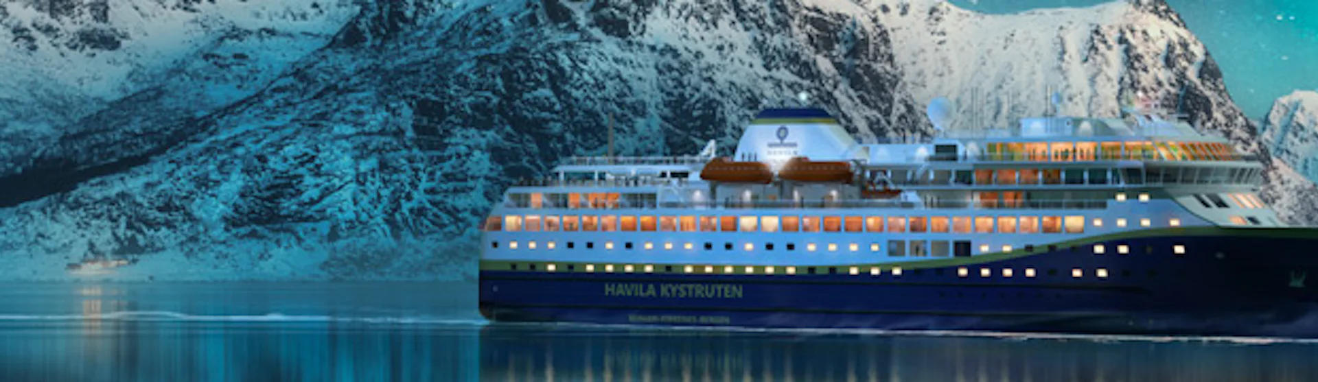 Fartyg från Havila Voyages i vattnen kring Lofoten, med norrsken som speglar sig vackert från himlen i havet.