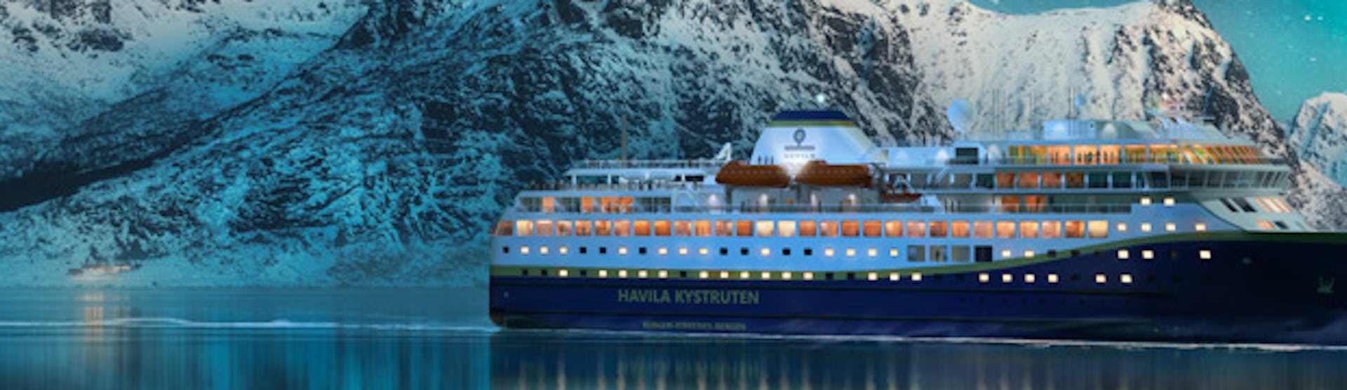 Fartyg från Havila Voyages i vattnen kring Lofoten, med norrsken som speglar sig vackert från himlen i havet.