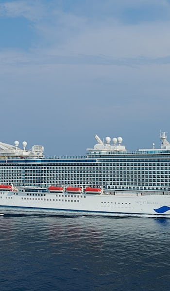 Fartyget Sky Princess ute till havs.